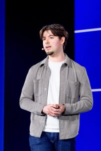 Portrait of Raoul Schipper, Head of Strategic Accounts at Chainlink, delivering a keynote at Dutch Blockchain Week 2026 in Amsterdam.