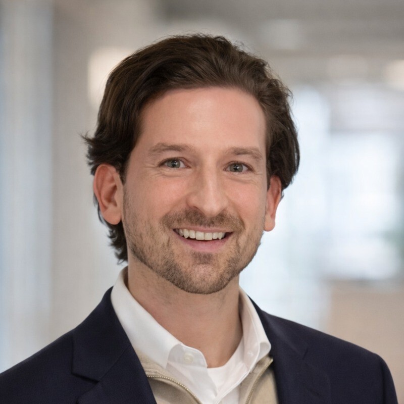 Portrait of Demian Poltorak, Events Manager at Dutch Blockchain Week, organizing large-scale Web3 conferences at Johan Cruijff ArenA.